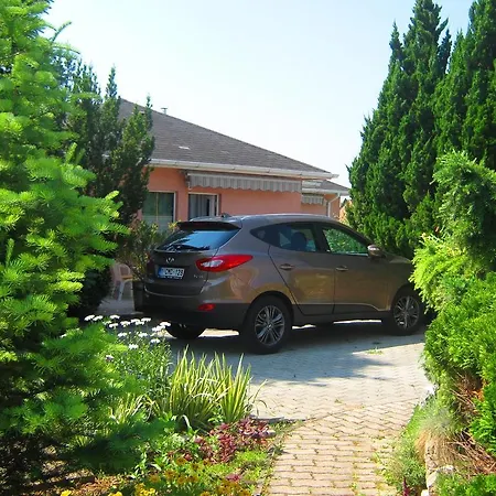 Feszek Apartmanhaz 公寓