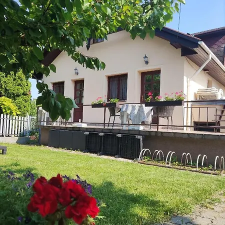 Apartment Feszek Apartmanhaz *