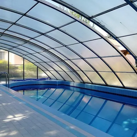 Feszek Apartmanhaz * 沃尼奥尔茨沃什海吉