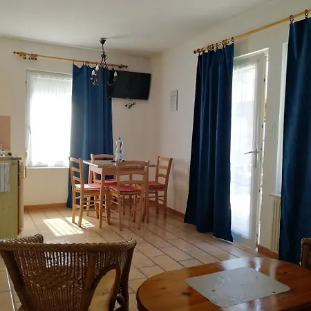 公寓 Feszek Apartmanhaz