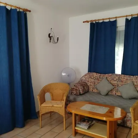 Feszek Apartmanhaz * Vonyarcvashegy