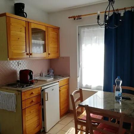 Feszek Apartmanhaz 公寓