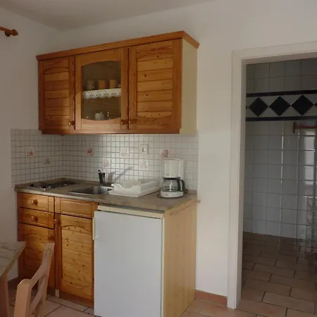 Apartment Feszek Apartmanhaz Vonyarcvashegy