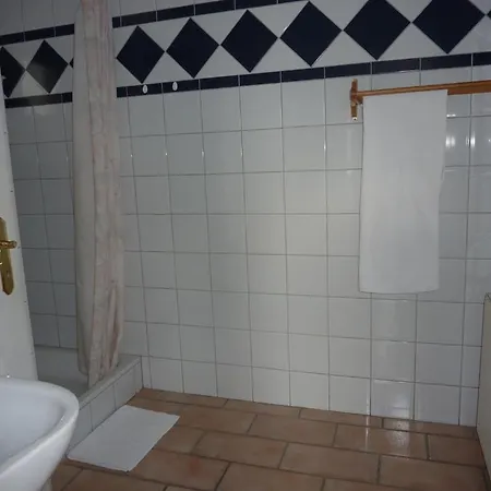 Feszek Apartmanhaz * 沃尼奥尔茨沃什海吉