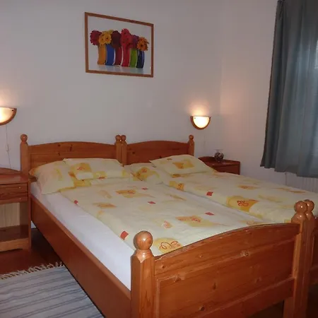 公寓 Feszek Apartmanhaz *