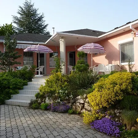 Feszek Apartmanhaz 公寓 *