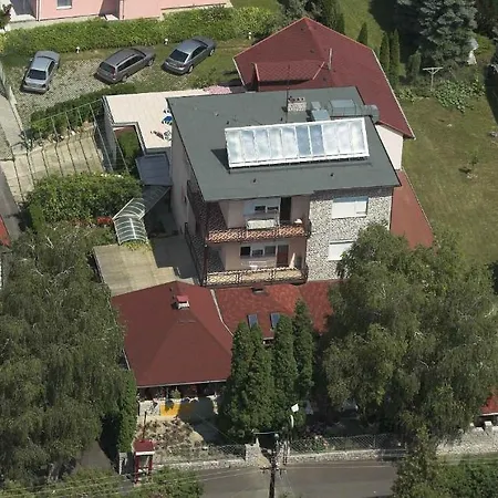 Feszek Apartmanhaz Vonyarcvashegy