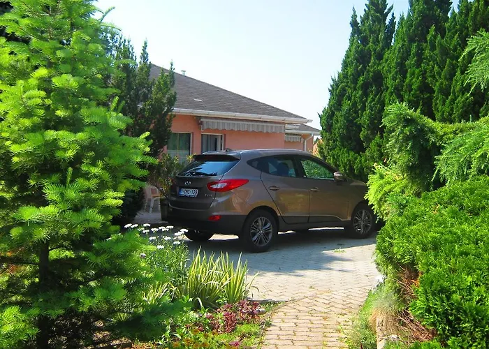 Feszek Apartmanhaz Διαμέρισμα