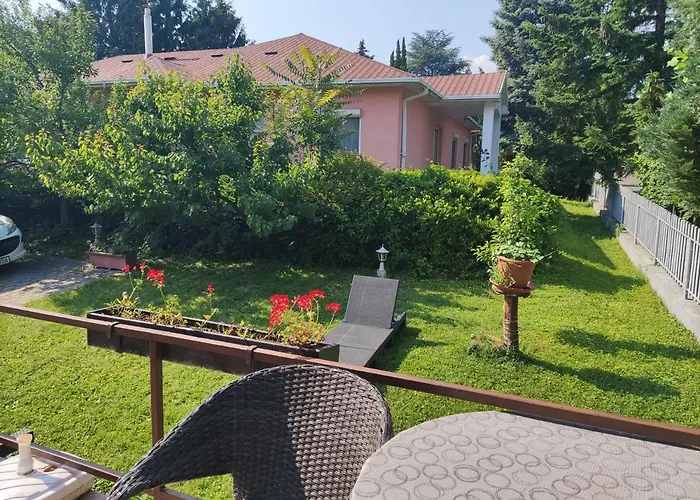 Feszek Apartmanhaz Apartamento *