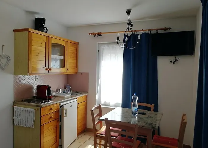 Feszek Apartmanhaz *