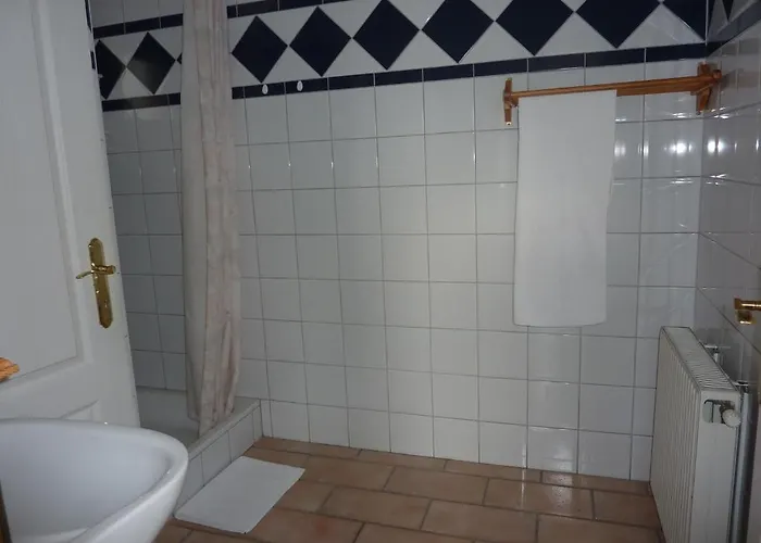Feszek Apartmanhaz * Vonyarcvashegy